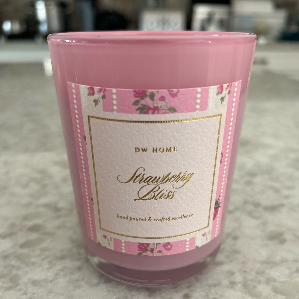 “New” DW Home Strawberry Bliss Pink Scented 7.6 oz Candle with matching box
